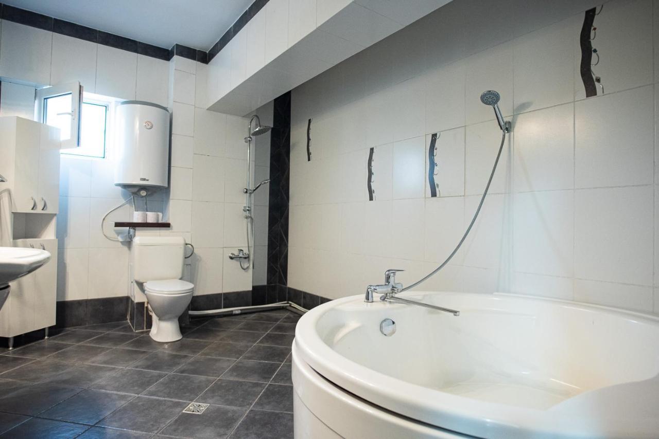 5 Bedrooms Luxury Apartment Villa Boekarest Buitenkant foto