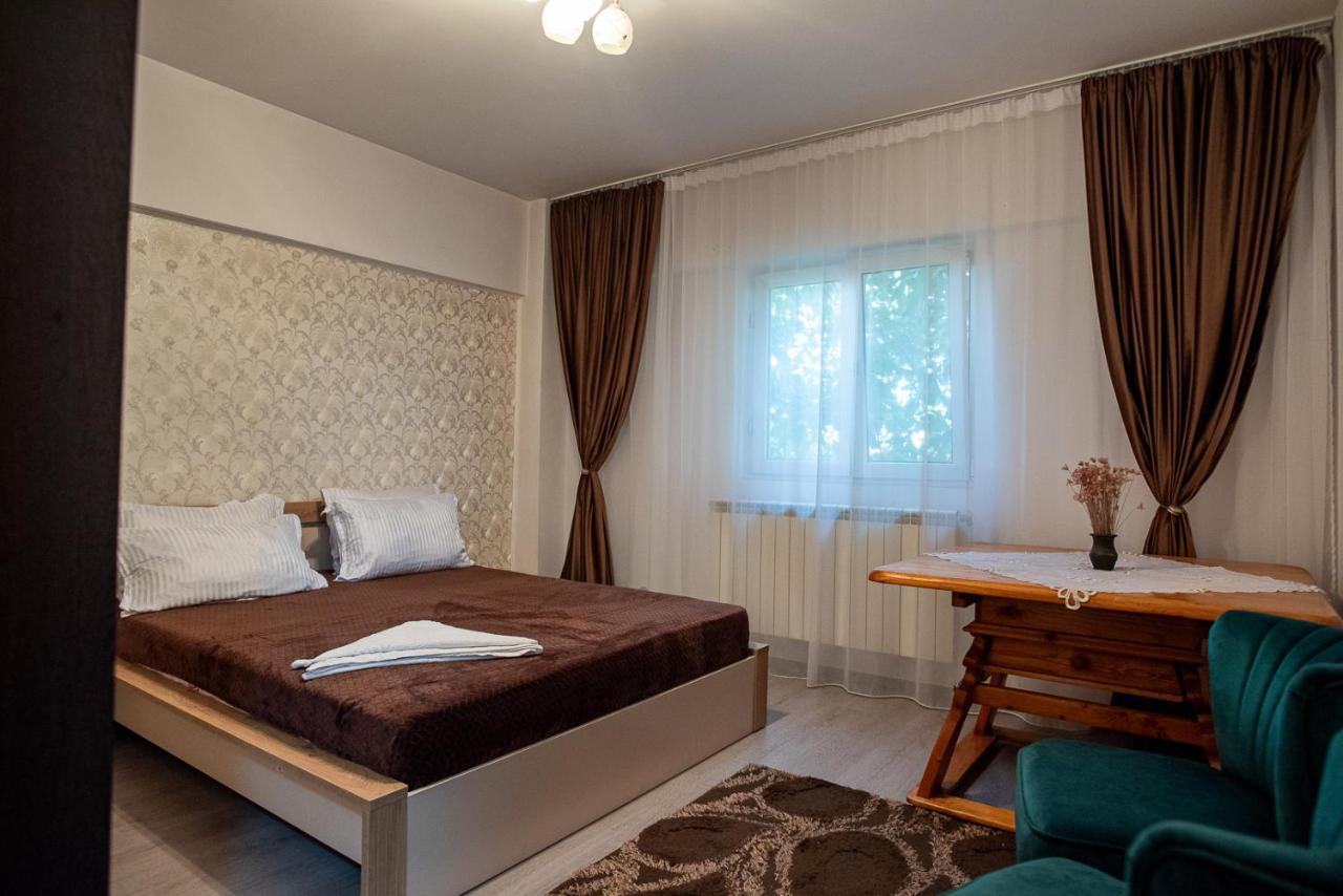 5 Bedrooms Luxury Apartment Villa Boekarest Buitenkant foto