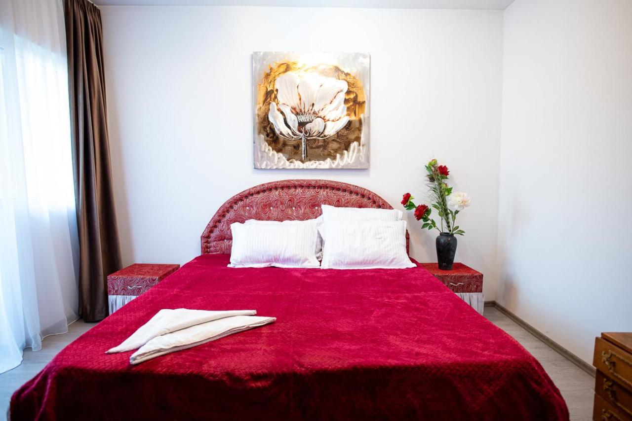 5 Bedrooms Luxury Apartment Villa Boekarest Buitenkant foto