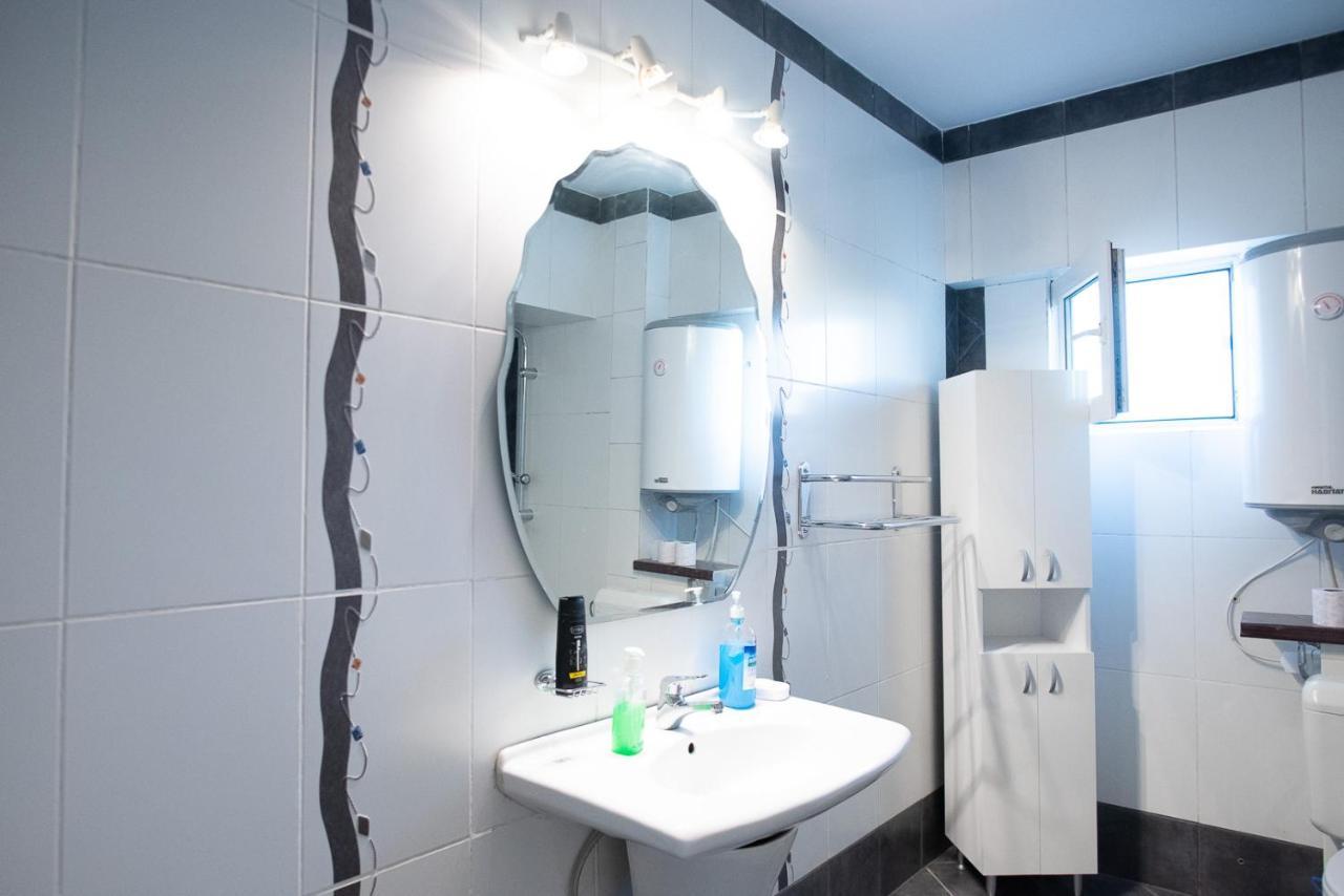 5 Bedrooms Luxury Apartment Villa Boekarest Buitenkant foto