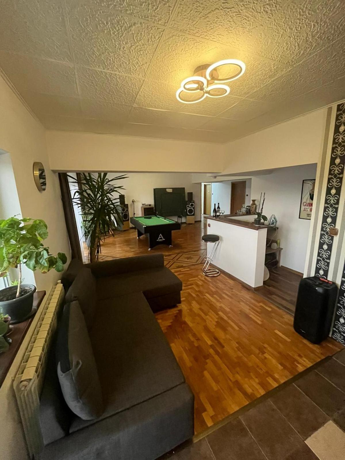 5 Bedrooms Luxury Apartment Villa Boekarest Buitenkant foto