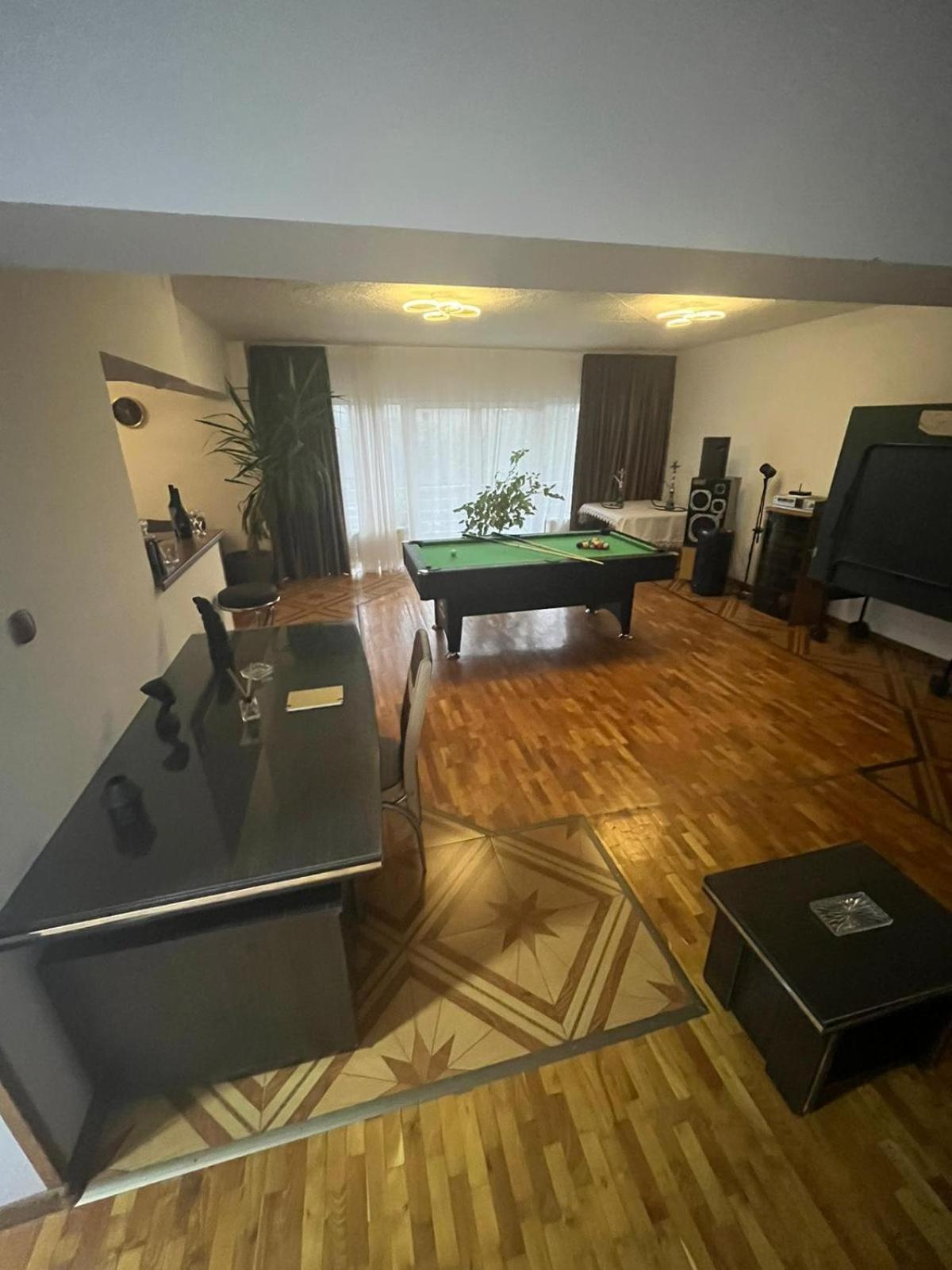 5 Bedrooms Luxury Apartment Villa Boekarest Buitenkant foto