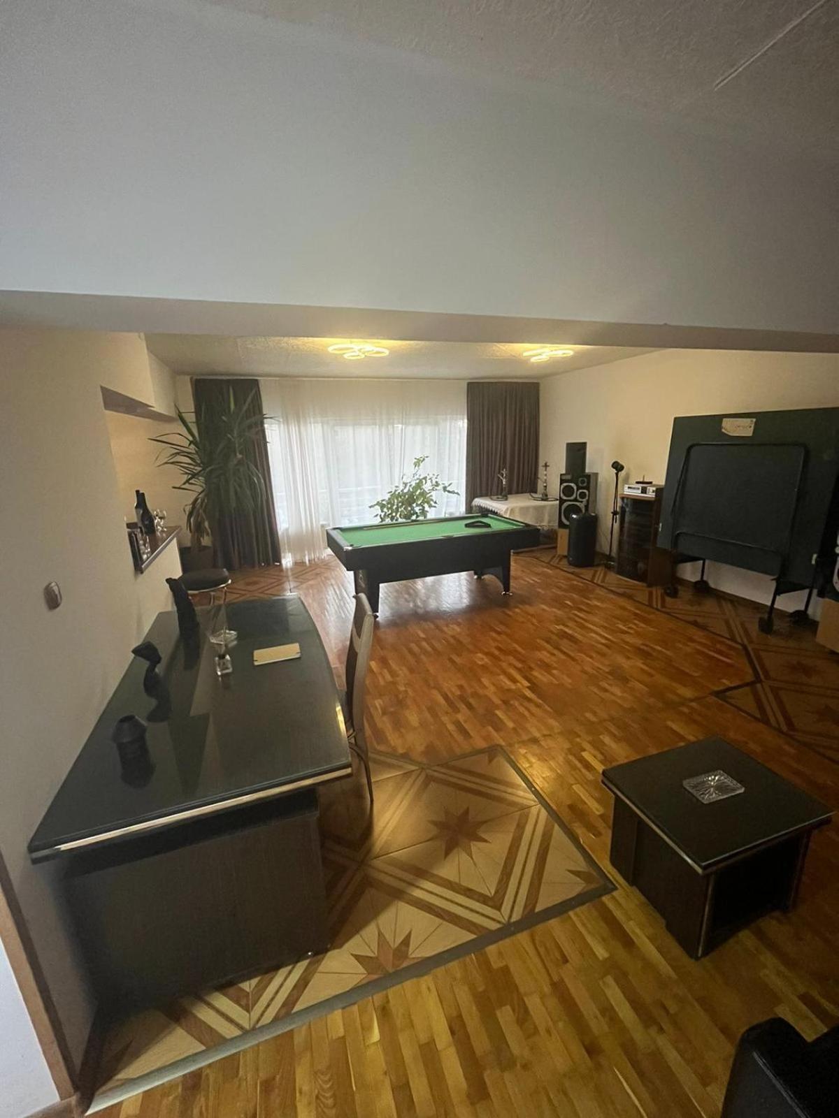 5 Bedrooms Luxury Apartment Villa Boekarest Buitenkant foto