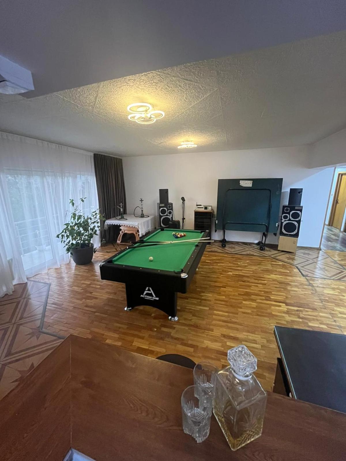 5 Bedrooms Luxury Apartment Villa Boekarest Buitenkant foto